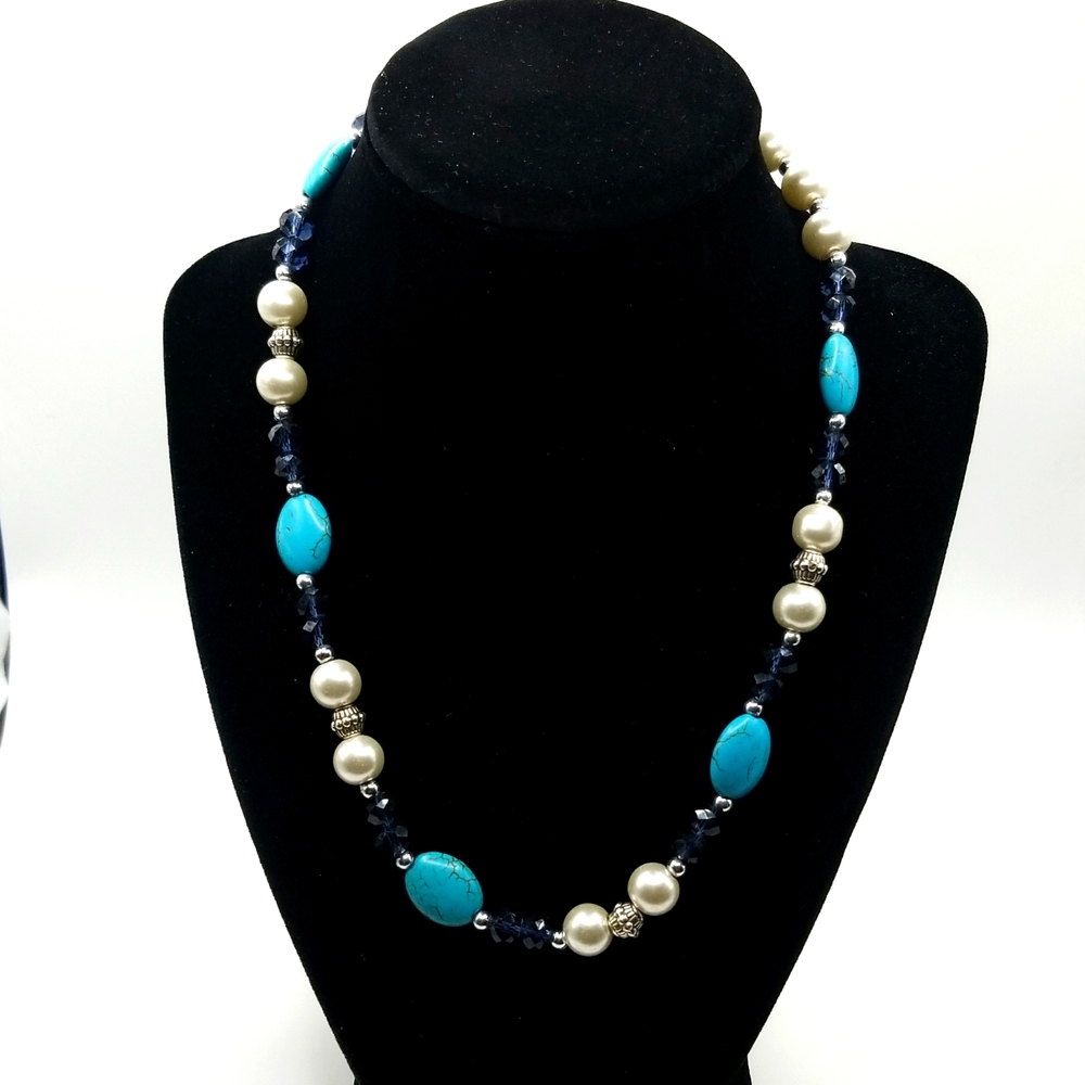Faux Turquoise and pearl beaded necklace